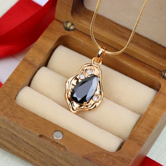 "Chic Black Teardrop Pendant in Gold Frame, XPPT1735 - Picture 7 of 13